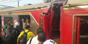 Detik-detik Usai Tubrukan Dua KRL di Stasiun Juanda