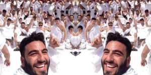 Tentang Selfie, Jemaah Haji Terbelah