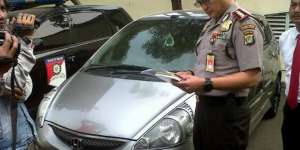 Heboh Pria Mirip Limbad Curi Mobil di Apartemen