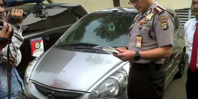 Heboh Pria Mirip Limbad Curi Mobil di Apartemen
