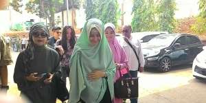 Stres Hadapi Perceraian, Kehamilan Risty Tagor Terganggu