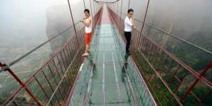 Jembatan Gantung Kaca Tiongkok Yang Buat Merinding