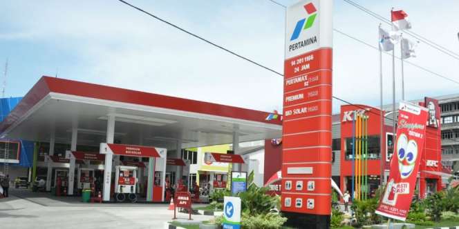 Jokowi Desak Pertamina Turunkan Premium