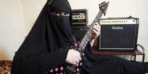 Kisah Gisele Marie, Muslimah Bercadar Gitaris Band Metal