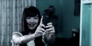 Tonton Video Ini, Kamu yang Terlalu Sering Selfie Bakal Kapok