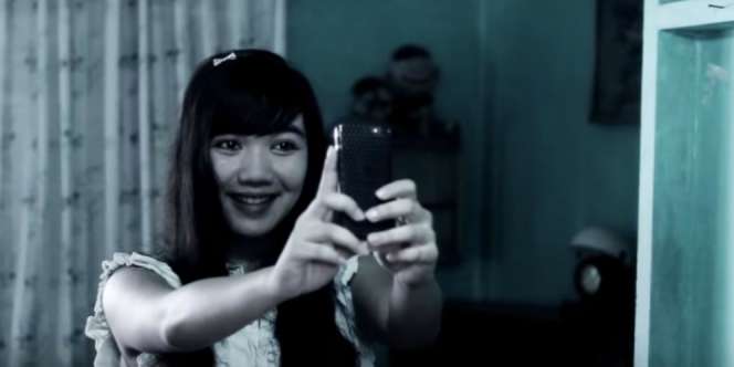 Tonton Video Ini, Kamu yang Terlalu Sering Selfie Bakal Kapok
