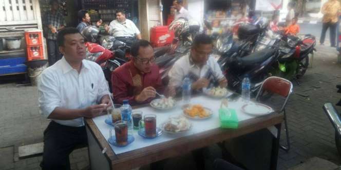 Dua Menteri `Kelaparan`, Warteg Seberang Istana Jadi Incaran