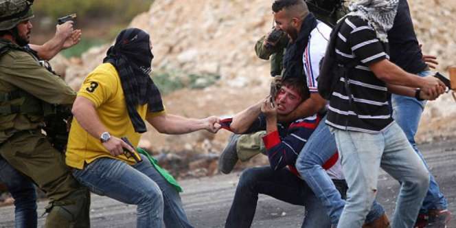 Menyamar Demonstran, Polisi Israel Tembaki Massa Palestina