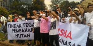 Aksi #TinjuMusuhAlam Lawan Perusak Alam