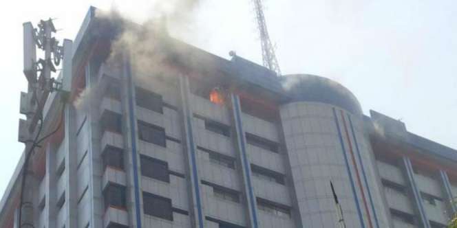 Karaoke Ahmad Dhani Terbakar