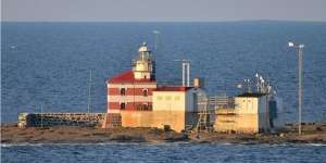 Pulau Unik Pembatas Dua Negara