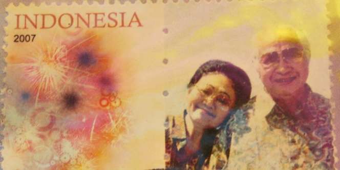Kemesraan Mantan Presiden Soeharto-Ibu Tien dalam Prangko