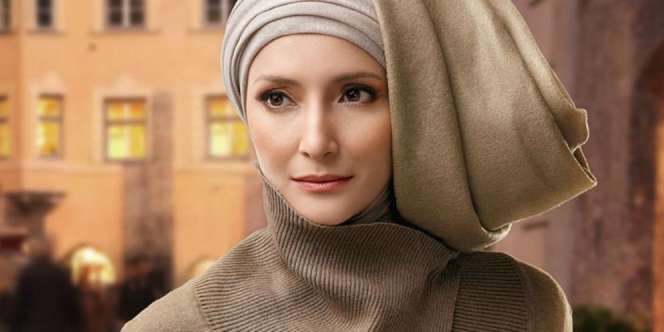 Cantik Berhijab ala Ineke Koesherawati