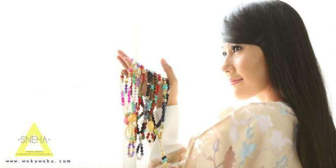 Ardina Rasti Bisnis Batu Alam