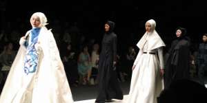 Norma Hauri Hidupkan Old Couture, Gaya Fesyen Abad 20-an