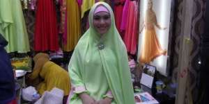 Oki Setiana Dewi Cari Inspirasi di Jakarta Fashion Week 2016