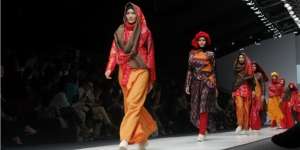Meccanism: Zaskia-Tasya `Nyalakan Api` di JFW 2016