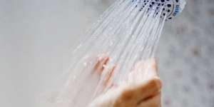 8 Adab Wanita Saat Mandi Wajib