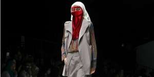 Cadar di Atas Catwalk