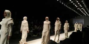 Kolaborasi Menakjubkan 14 Desainer Hijab di Panggung JFW