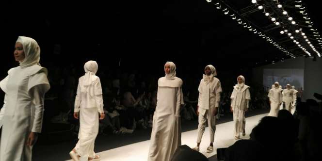 Kolaborasi Menakjubkan 14 Desainer Hijab di Panggung JFW