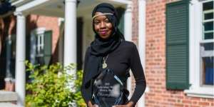 Mahasiswi Muslim Yale Sisihkan Penyair Dunia