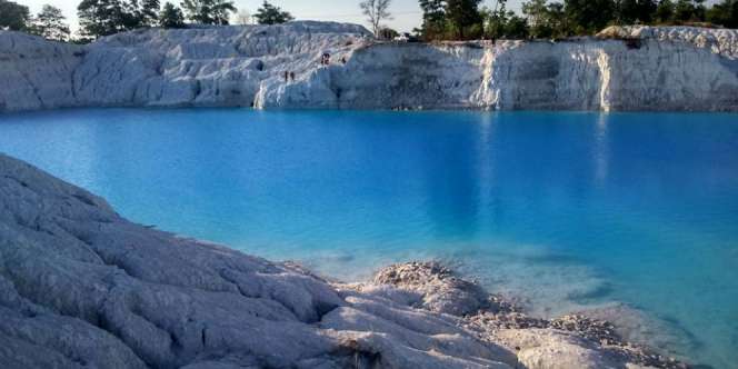 Bekas Tambang Menjelma Jadi Danau Cantik