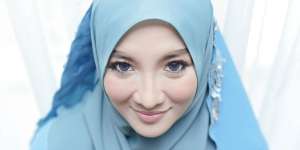Awas Ada Cahaya Mengkilap di Wajah!