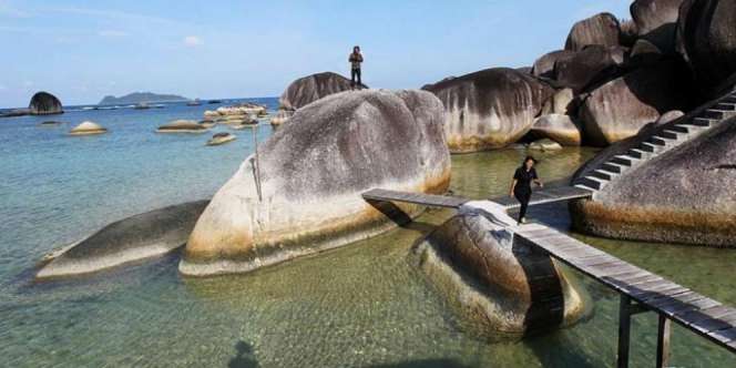 Pantai Eksotis Favorit Mantan Putri Indonesia Nadine Chandra