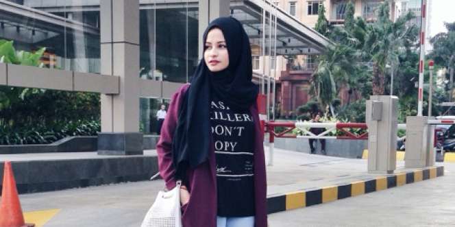 Nabila Abdat: Tampil `Boyish` dengan Sepatu Boots