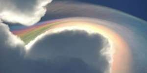 Awan Pelangi Menakjubkan Muncul di Jamaika