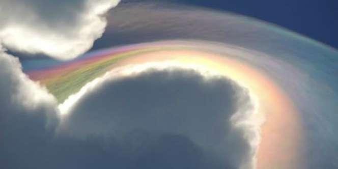 Awan Pelangi Menakjubkan Muncul di Jamaika