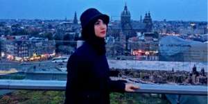 Cantik Berhijab, Pesinetron Ade Andrini Dibanjiri Pujian