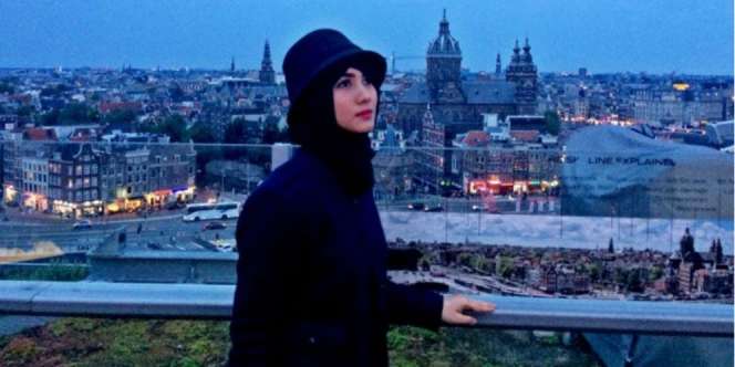 Cantik Berhijab, Pesinetron Ade Andrini Dibanjiri Pujian