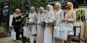 Charity Seru Bareng Dik Doank dan Yayasan Hijab Indonesia