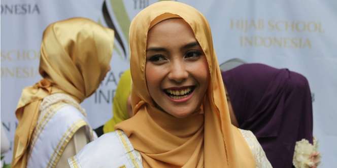 Tips Anggun Tak Berlebihan Gaya Putri Muslimah Siti Nurmelia