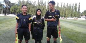 Ini Wasit Sepak Bola Berhijab Pertama di Indonesia