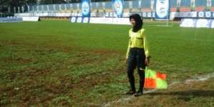Nur Holisah, Wasit Berhijab yang `Galak` di Lapangan