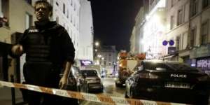 Penembakan dan Ledakan Guncang Paris, 43 Orang Tewas