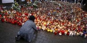Duka Dunia Pasca Teror Paris