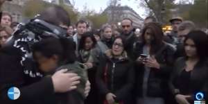 Video Pesan Damai Muslim Paris Bikin Haru Dunia