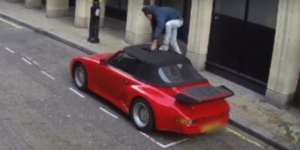 CCTV Rekam Modus Baru Pencurian Mobil Mewah