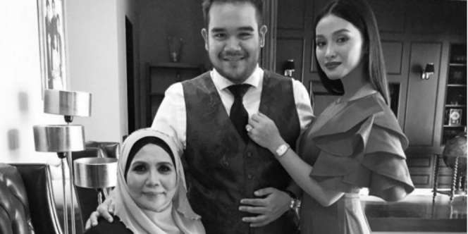 Tya Arifin `Preman Pensiun` Jadi Model Sampul Majalah Malaysia
