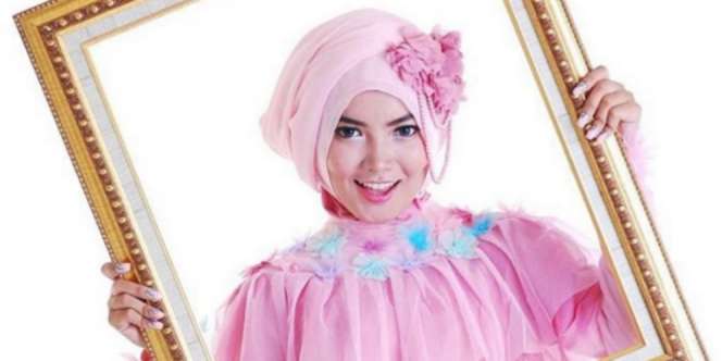 Hijab Competition: `Rainbow Addict` Hijab Model Look