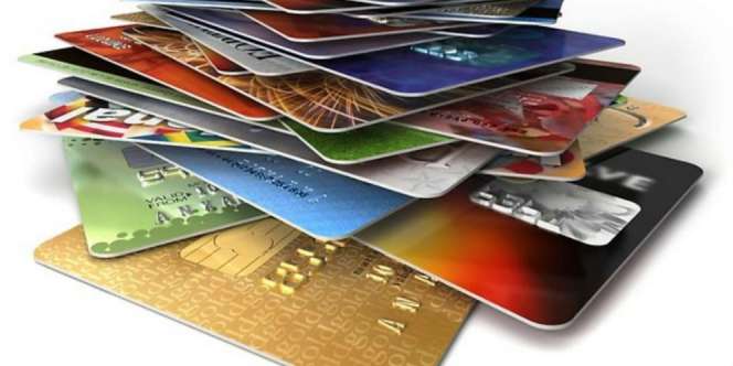 Orang Indonesia Semakin Banyak Belanja Pakai Uang Kartu