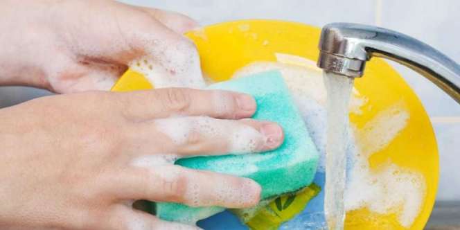 Mencuci Piring Bisa Hilangkan Stres
