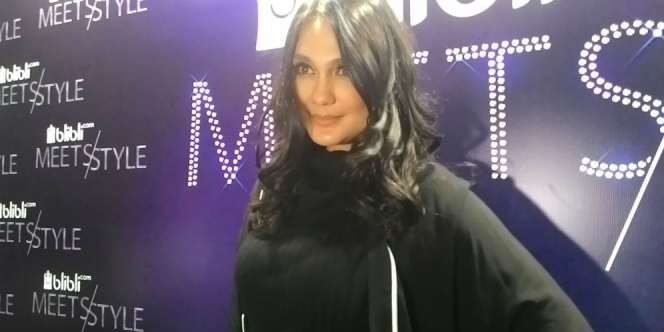 Kegemaran Luna Maya Belanja Online