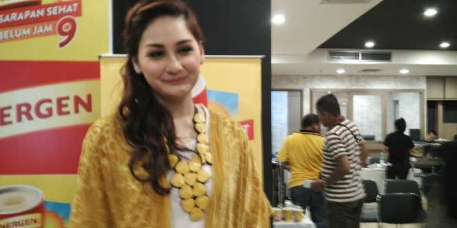 Tips Nikah Muda ala Mona Ratuliu