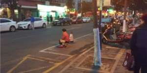 Anak Durhaka Paksa Orangtua Jaga Parkiran Tiap Hari