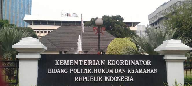 Gedung Menkopolhukam Ketiban Besi, Empat Luka Parah